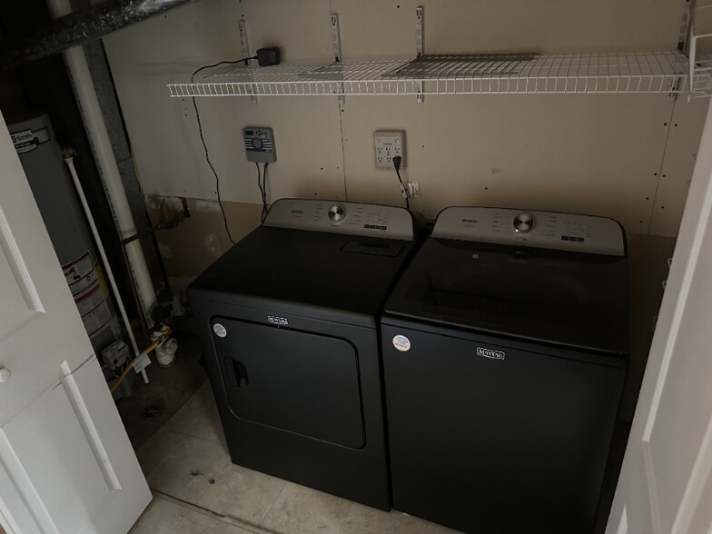 Building Photo - 6541 Noble St