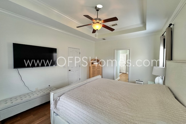 Building Photo - South Crestview 3/2 Available 8/1
