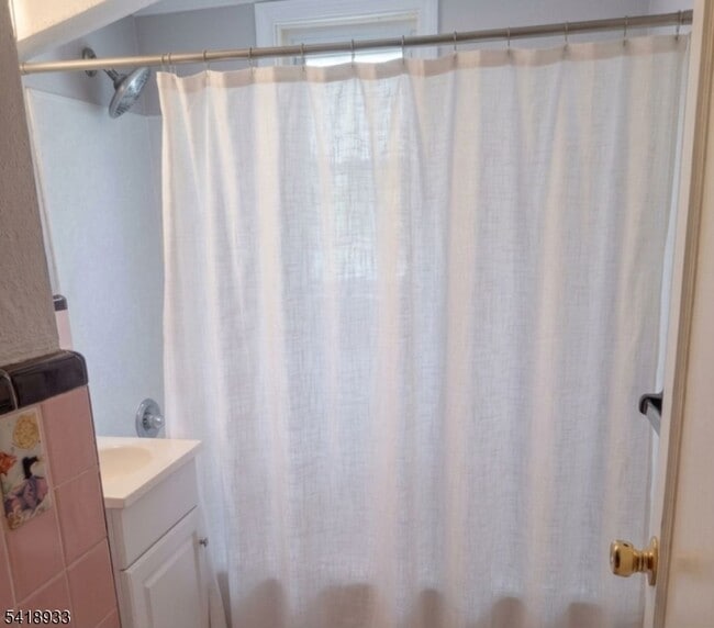 Building Photo - 44 Ekings Ave