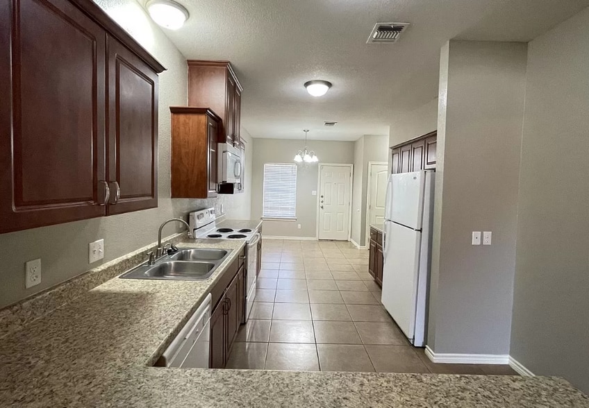 Building Photo - 4414 Reveille Rd