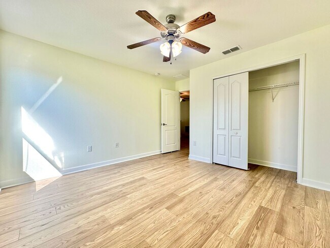 Building Photo - Upscale and modern 5bedroom/2.5bath home i...