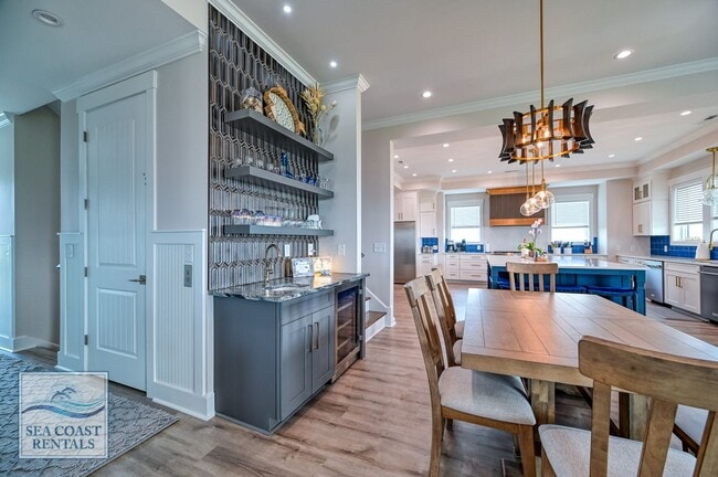 Building Photo - OFF-SEASON MONTHLY RENTAL - IT'S A BIG DILL!!