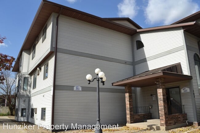 Building Photo - 1 br, 1 bath Apartment - 163 N. Hyland 163...