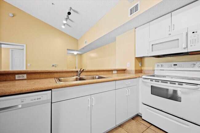 Building Photo - 272 Village Blvd