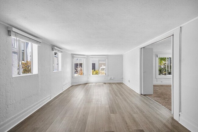 Building Photo - 531 Taylor Ave