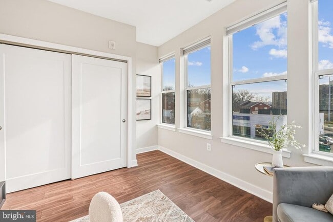 Building Photo - 989 S Buchanan St