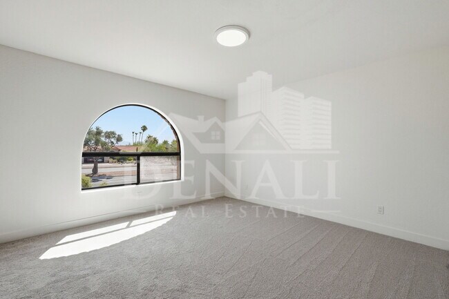 Building Photo - 10643 N Indian Wells Dr