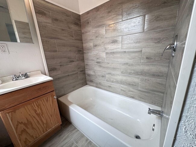 Building Photo - 132 Charles St