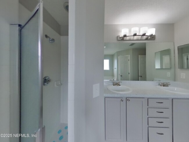 Building Photo - 3208 Ginny Lake Dr