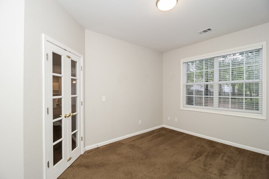 Building Photo - 1875 Eveningside Way NW