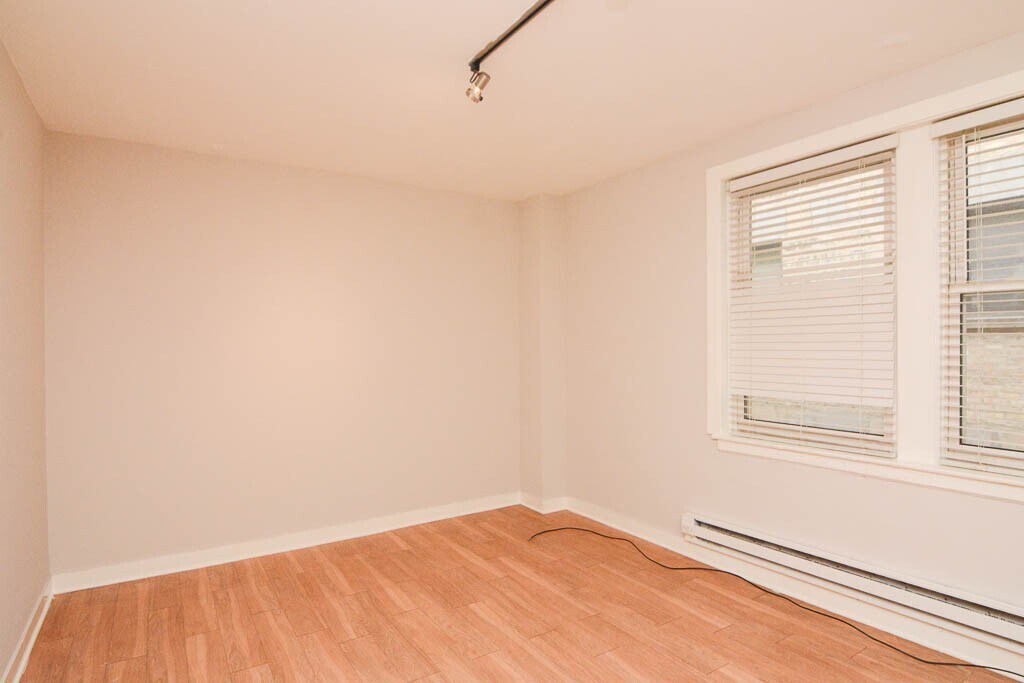 Building Photo - 511 W Belmont Ave