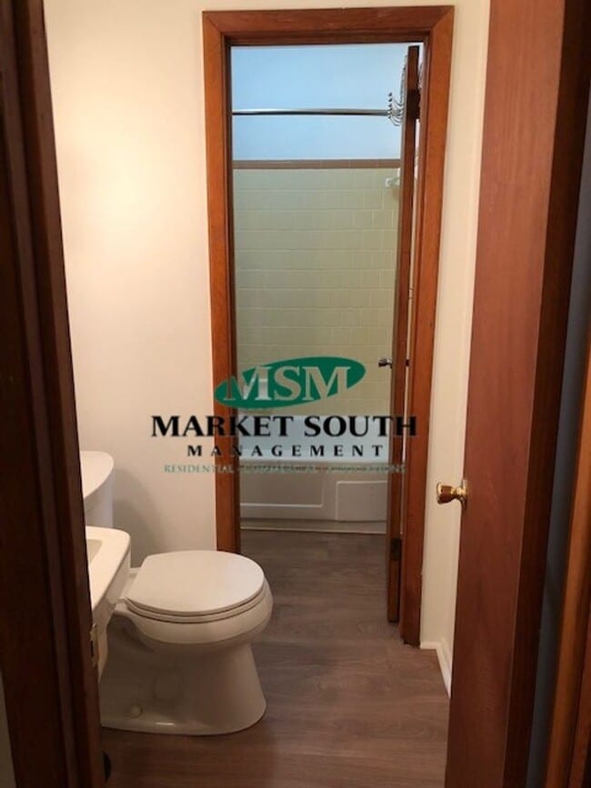 Building Photo - Convenient Southside Location