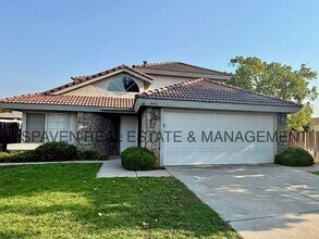 Building Photo - Desirable Orangecrest Home