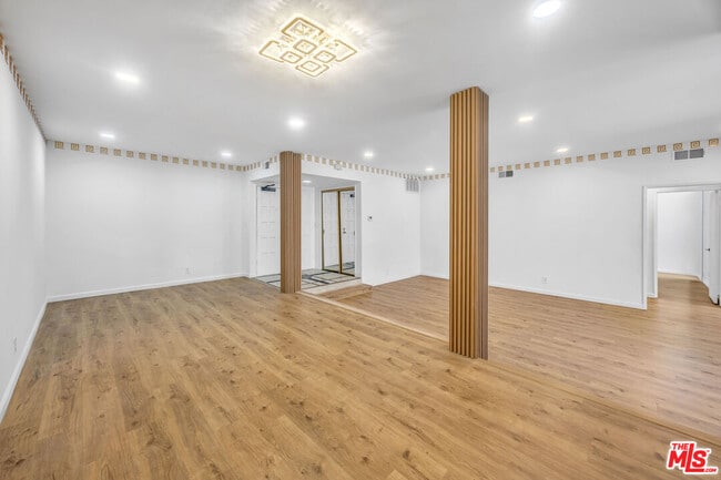 Building Photo - 14144 Dickens St