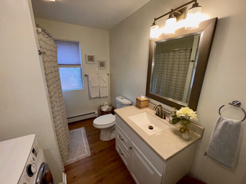 Building Photo - 118 Oslo St