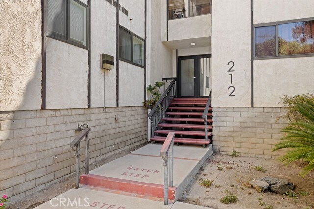 Building Photo - 212 N Valley St