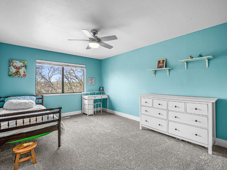 Building Photo - 23889 Oakmont Way