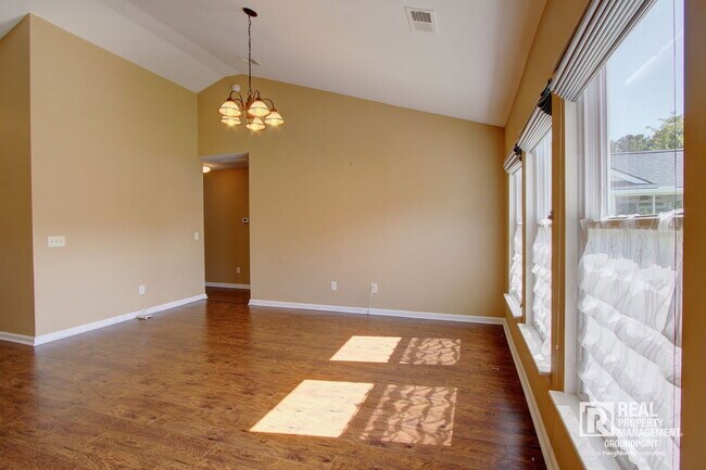 Building Photo - 97 Avonshire Dr