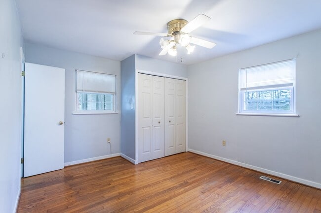 Building Photo - Convenient to Downtown Brevard