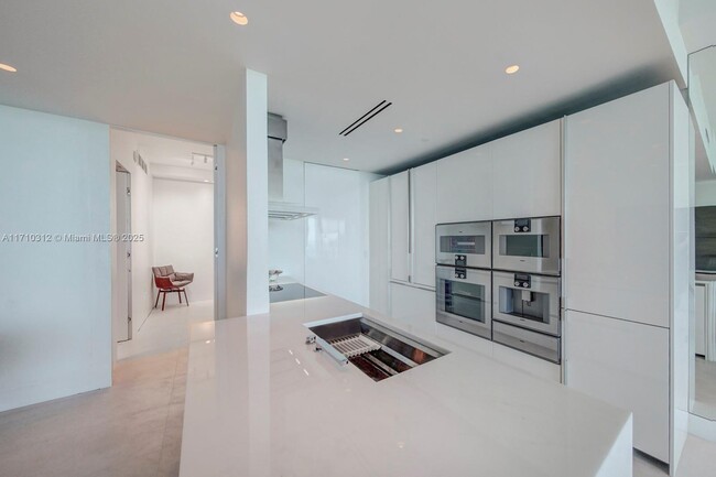 Building Photo - 10203 Collins Ave