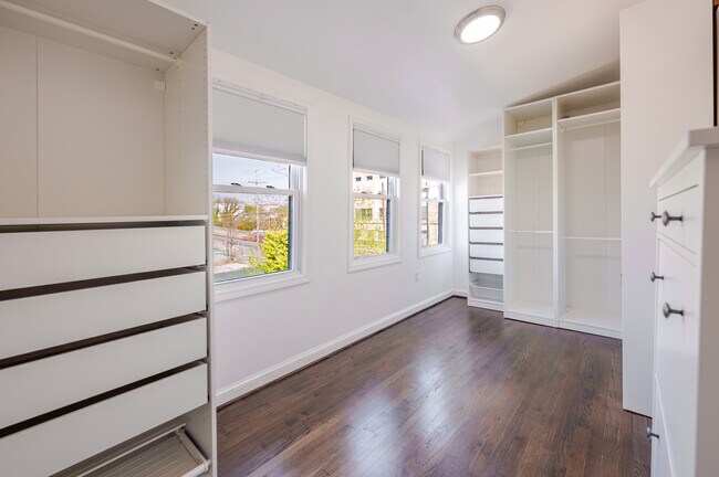 Building Photo - 2726 10th St NE