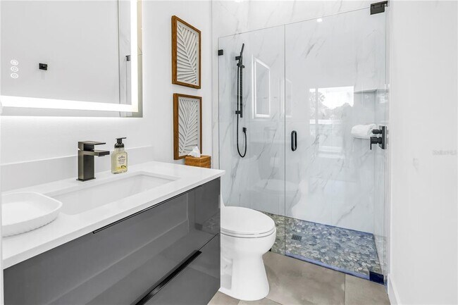 Building Photo - 2065 Goldenrod St