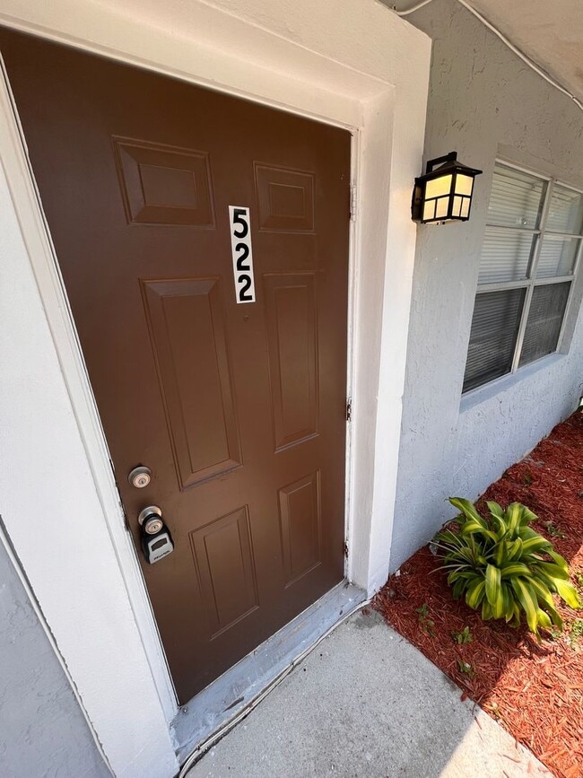 Building Photo - Elevate 520-522