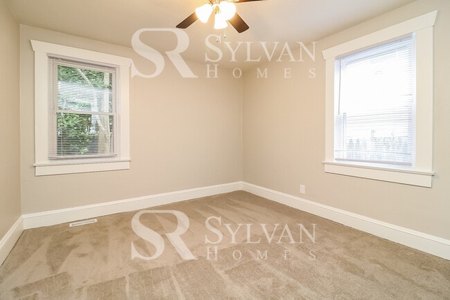 Building Photo - Enjoy living the good life in this 3 bedroom, 1 bathroom home