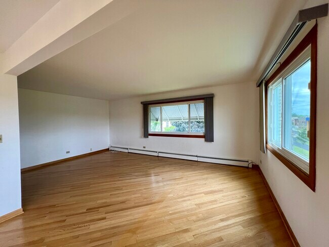 Building Photo - 8887 N Grace Ave