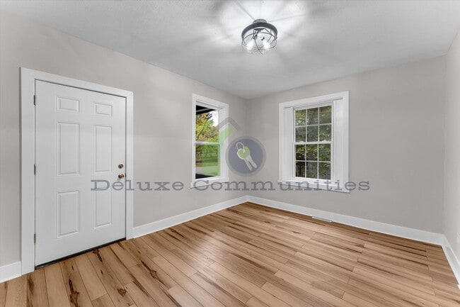 Building Photo - 724-724 Adams St SE