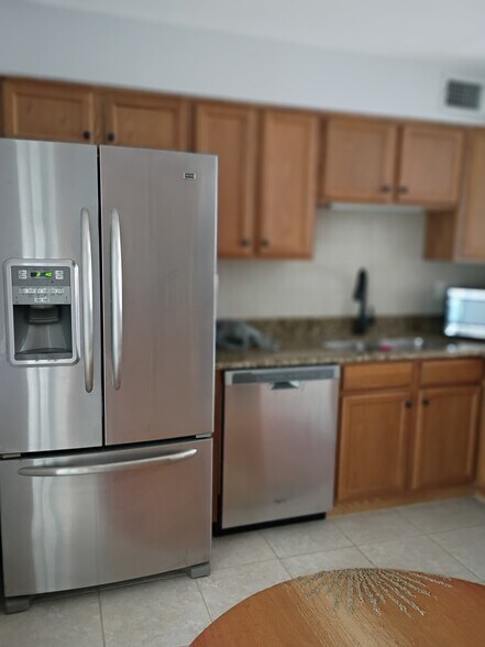 Building Photo - 416 Tudor Dr