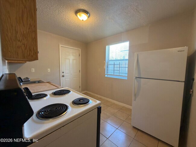 Building Photo - 1709 Dot St