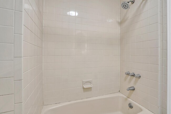 Building Photo - 25 Reservoir Ave