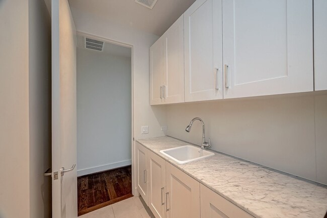 Building Photo - Beautiful contemporary home in the sought-...