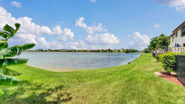 Building Photo - 9595 Town Parc Cir N