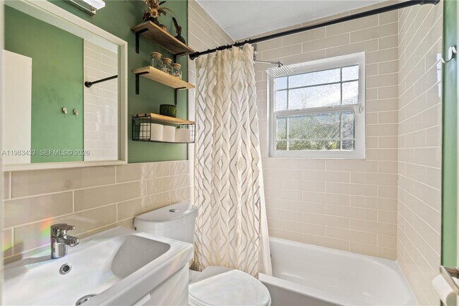 Building Photo - 2447 Wilson St