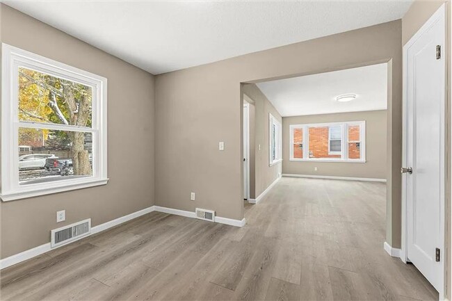 Building Photo - 1407 W Clark St