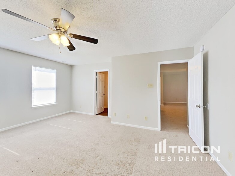 Building Photo - 13460 N Carwood Ct