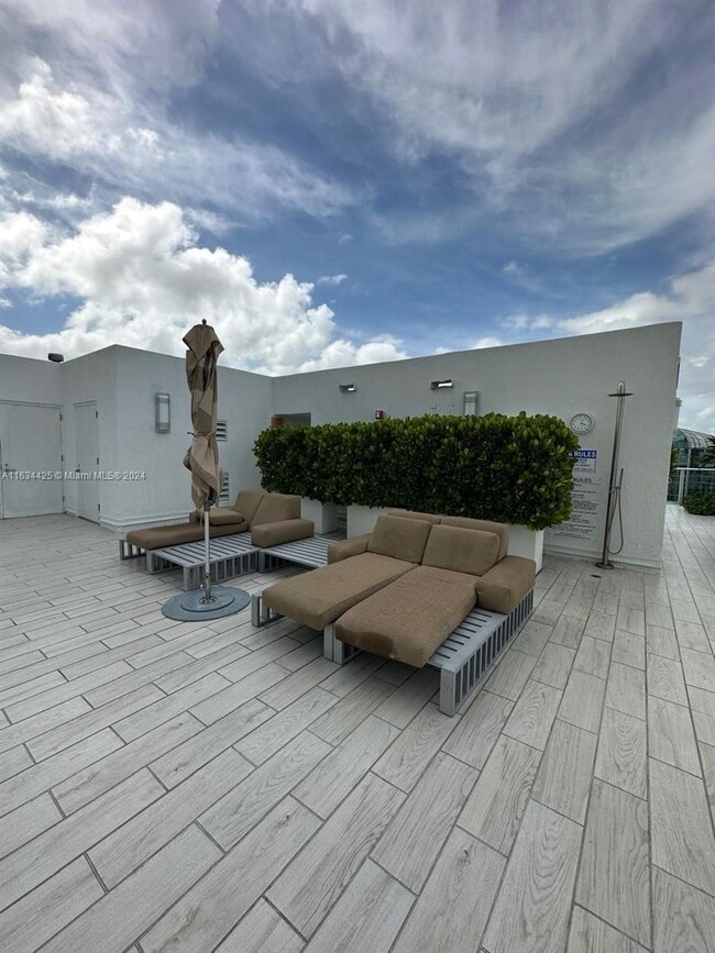 Building Photo - 4250 Biscayne Blvd