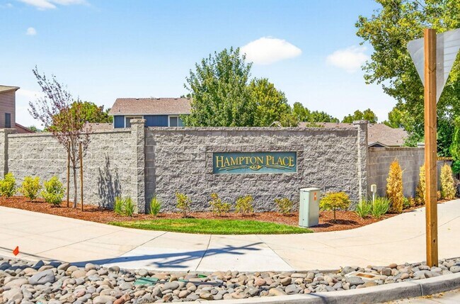 Building Photo - MOVE IN SPECIAL - $500 OFF 1st Month's REN...