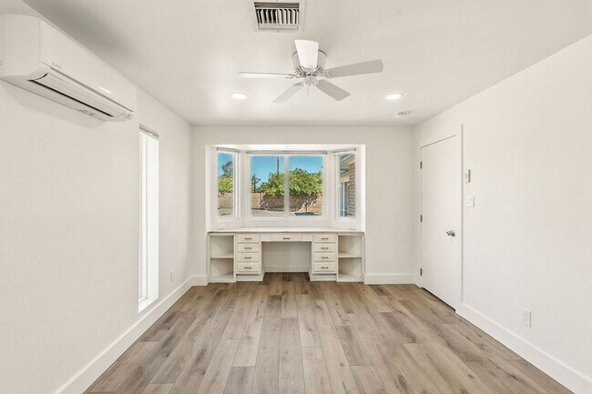Building Photo - Beautiful 3 bed, 2 bath w/ bonus Room, loc...