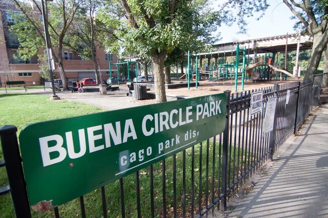 Building Photo - 732 W Bittersweet Pl