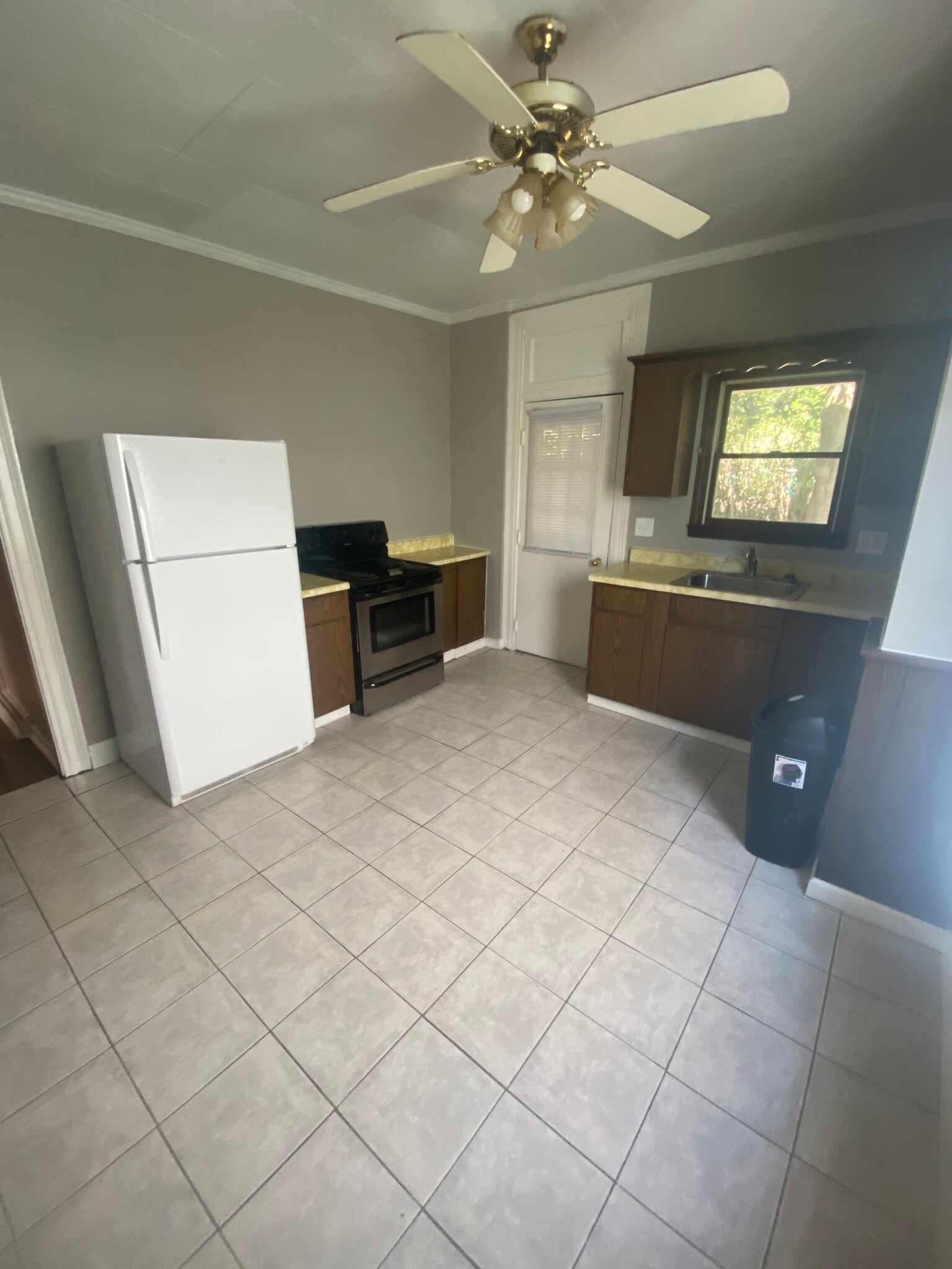 Kitchen - 150 Oak St