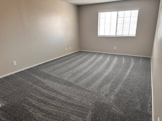 Building Photo - 126 Elegante Way