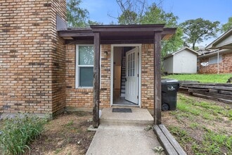 Building Photo - Welcome home to this charming 1-bedroom, 1.5-bath duplex nestled in a quiet neighborhood in Denison.