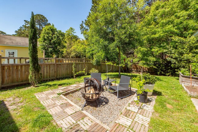 Building Photo - 3 Bedroom 2.5 Bath Single Family Home in W...