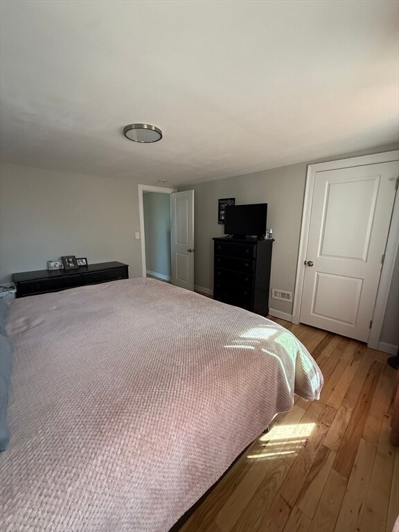 Building Photo - 86 Oak St