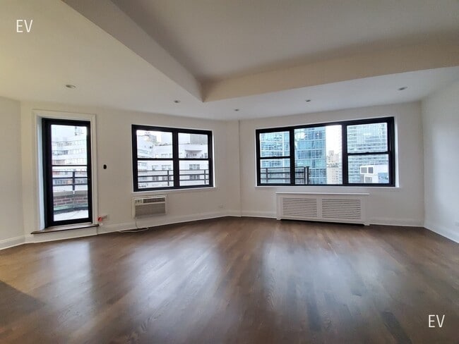 Building Photo - 157 E 57th St