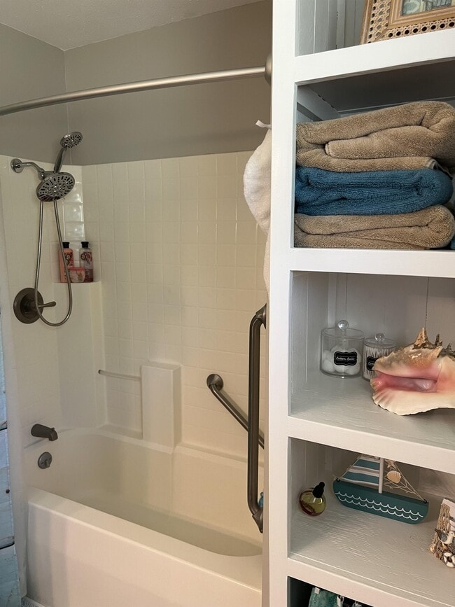 Building Photo - 601 E McKissock St