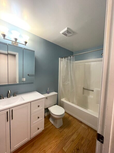 Building Photo - 1083 Cunningham Dr